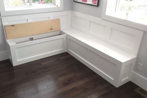 Awesome Kitchen Bench With Storage I bet the husband could build this too! Booth Dining, Windows Seat, Booth Kitchen, Kitchen Corner Bench, Corner Bench With Storage, Kitchen Booth, Banquette Ideas, Kitchen Booths, Kitchen Storage Bench