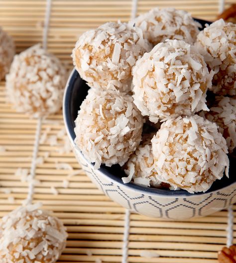 Orange Coconut Snowballs - this classic old-fashioned cookie recipe that's sweet and citrusy and so easy to make! Orange Coconut Balls, 60 Cookies, Orange Balls, Coconut Bites, No Bake Recipe, Coconut Snowballs, Orange Baking, Coconut Balls, Orange Cookies