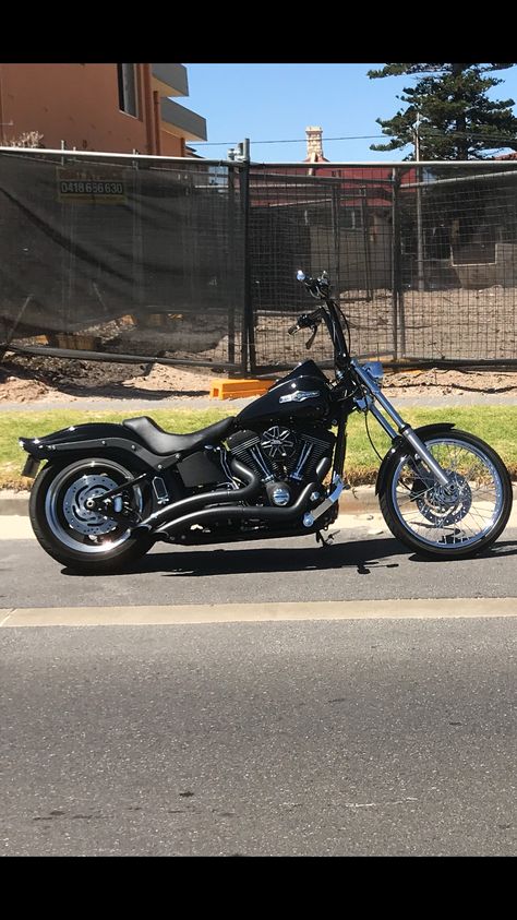 Harley Night Train, Chevy Tattoo, Harley Davidson Softail Slim, Unique Color Schemes, Harley Davidson Night Train, Softail Bobber, Harley Davidson Softail, Custom Motorcycles Harley, Softail Slim