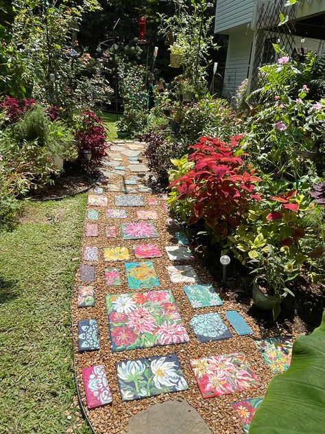 Painted Walkway Stones, Painted Garden Pavers, Hand Painted Stepping Stones, Painted Bricks Crafts Paver Stones, Painted Pathways, Painted Bricks For Garden, Painted Pavers Ideas, Tennessee Gardening, Painting Pavers