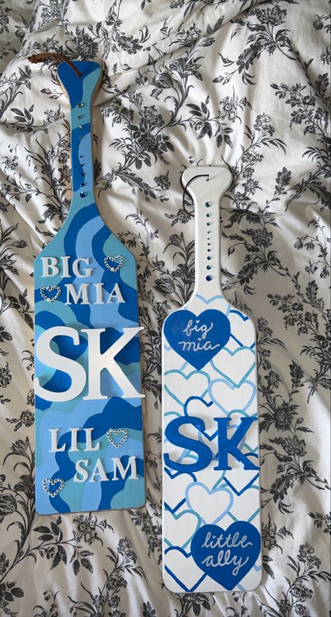 Sorority Paddles Tri Delta, Sorority Paddle Inspiration, Paddle Board Ideas Sorority, Sorority Paddles Aesthetic, Big Lil Paddles Ideas, Paddle For Sorority, Sorority Paddle Designs, Easy Sorority Paddles, Paddles For Sorority