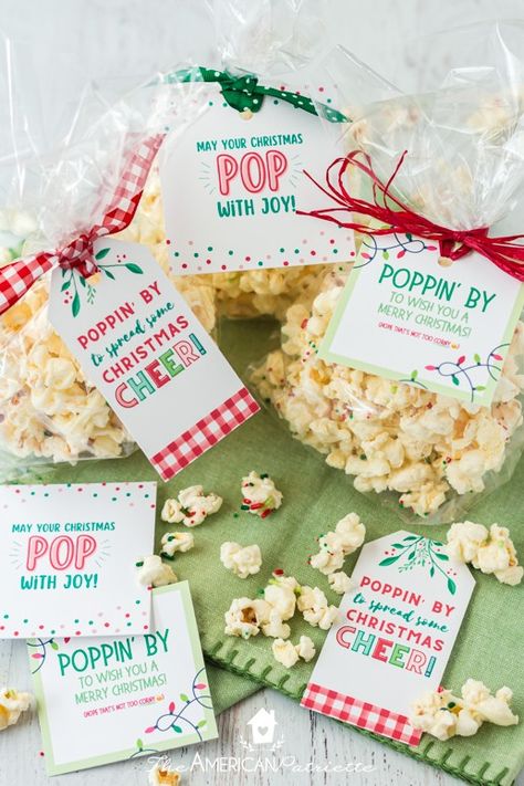 Popcorn Christmas Gifts, Free Christmas Tags, Holiday Popcorn, Free Christmas Tags Printable, Free Printable Christmas Gift Tags, Christmas Popcorn, Christmas Treats For Gifts, Christmas Neighbor, Homemade Popcorn