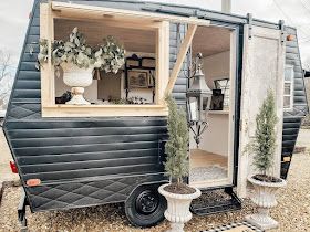 Suzy Homefaker: Spring is in the Air!!! Vintage Camper Remodel, Vintage Rv, Vintage Campers Trailers, Vintage Caravans, Retro Campers, Camper Makeover, Vintage Campers, Camper Renovation, Vintage Travel Trailers