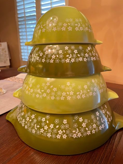 Facebook Market place find of the day $10.00 Vintage Cinderella, Melmac Dishes Vintage, Vintage Pyrex Dishes, Pyrex Dishes, Delphite Dishes Vintage, Mixing Bowl Set, Pyrex Mixing Bowls, Westmoreland Vintage Glassware, Crazy Daisy