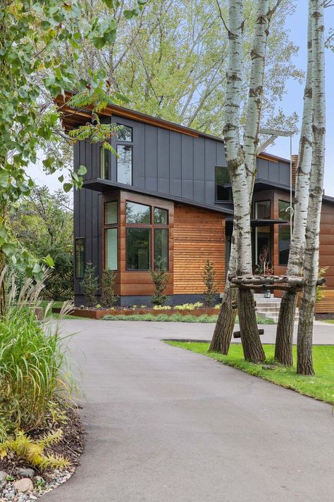 Strand Design created this incredible rustic modern dwelling located in the community of North Oaks, Minnesota. #house Lp Panel Siding, Modern Cedar Shake House, Modern Siding Exterior, Interior Modern House, Cabin Addition, Modern Siding, Design Home Ideas, Exterior Modern House, 80s House