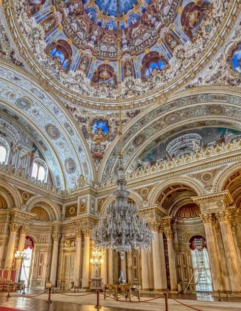 French Castle Interior, Western Architecture, Turkey Vacation, Dolmabahçe Palace, Glass Pavilion, Turkey Tour, French Castles, Castles Interior, Romantic Honeymoon