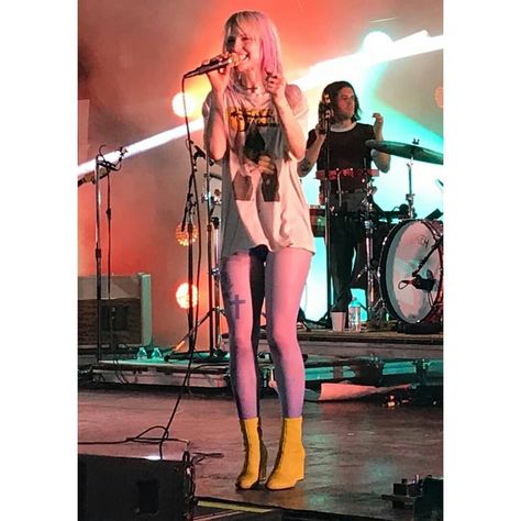 Haley Williams Outfits 2023, Hayley Williams After Laughter Outfits, Hayley Williams Tour Outfits 2023, Hailey Williams Style, Hayley Williams On Stage, Hayley Williams Outfits 2023, Hayley Williams Fashion, Hayley Williams Concert Outfit, Hayley Williams Stage Outfits