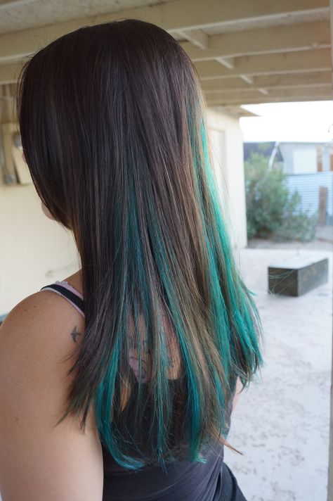 Pink Hair Streaks, Blue Hair Highlights, Jojo Levesque, Underlights Hair, Boosting Confidence, Hair Color Underneath, Hair Color Streaks, Teal Hair, Turquoise Hair