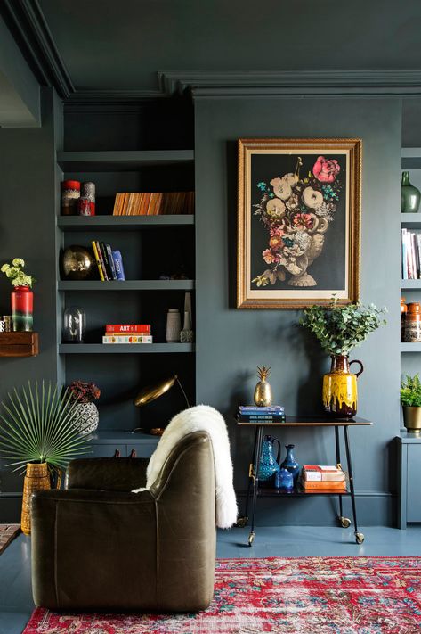 Modern Victorian Style: Wall Treatments and Art + Get the Look - Emily Henderson Dark Living Rooms, Dark Walls, Dark Interiors, Decor Minimalist, A Living Room, Blue Walls, Front Room, Room Colors, Home Fashion