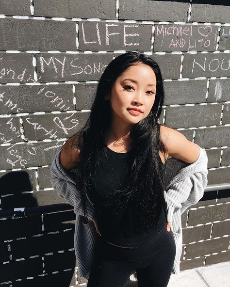 happy birthday to the cutest girl ever! i’m so grateful for you, thank you for bringing one of my all time favorite fictional characters to… Lana Condor, University Of British Columbia, Lara Jean, Fav Celebs, Woman Crush, Look Cool, Serie Tv, Women Girl, Actors & Actresses