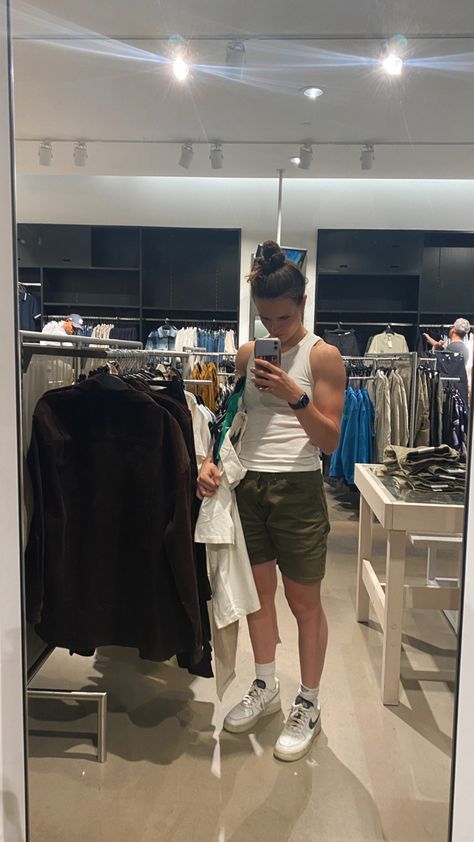 Lesbian Polo Outfit, Macs Lesbian Outfit, Tomboy Vacation Outfits, Masc Women Aesthetic Summer, Lesbian Shorts Outfit, Masc Lesbian Gym, Summer Outfits Masc Women, Lesbian Vacation Outfits, Masc Outfits Summer Women