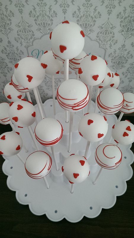 Red And White Cake Pops, White Cake With Red Hearts, Red And White Birthday Party Decorations, Red And White Birthday Theme, Red Cakepops, Red And White Cupcakes, Heart Themed Birthday Party, Canada Day Desserts, Hart Cake