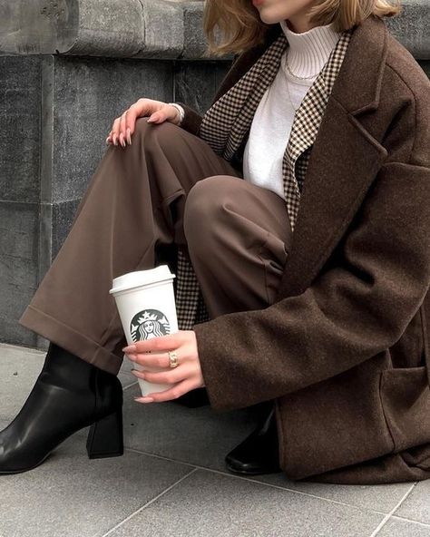 Dark Academia Outfit, Academia Outfits, Academia Style, Academia Fashion, Brown Outfit, Looks Style, Fall Winter Outfits, Aesthetic Fashion, Classy Outfits