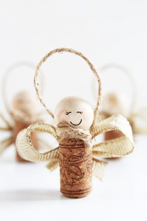 These wine cork angel ornaments are SO cute and couldn't be easier to make! Diy Angel Ornaments, Wine Cork Ornaments, Dollar Store Christmas Crafts, Cork Ornaments, Christmas Crafts For Adults, Christmas Crafts To Make, Wine Cork Crafts, Fun Christmas Crafts, Holiday Craft