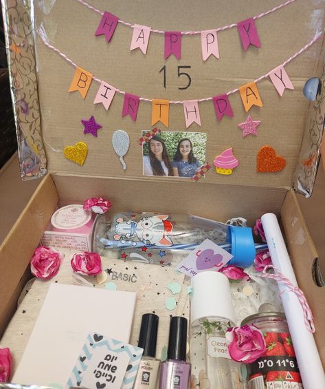 Hadiah Diy, Birthday Presents For Friends, Diy Best Friend Gifts, Bff Gifts Diy, Personalised Gifts Diy, Bff Birthday Gift, Birthday Hampers, Cute Birthday Ideas, Handmade Gifts Diy