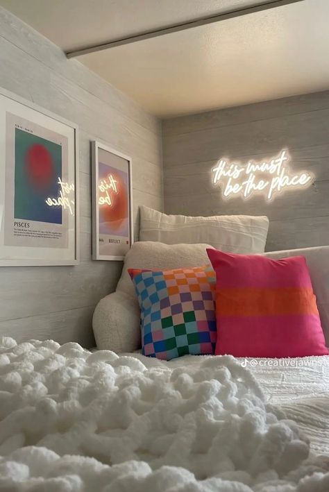 Dorm Room Ideas Yellow, Yellow Dorm Room Ideas, Girls Dorm Room Ideas, Yellow Dorm Room, Dorm Rooms Ideas, House Room Design, Luxury Dorm, Dorm Room Themes, Luxury Dorm Room