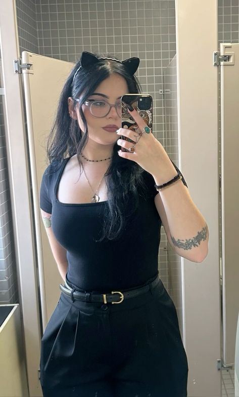 Blue Collar Women Worker Outfit, Black Overalls Outfit Aesthetic, Overalls Outfit Aesthetic, Black Overalls Outfit, Pictures Of Women, Goth Chic, High School Fashion, Overalls Outfit, Black Overalls