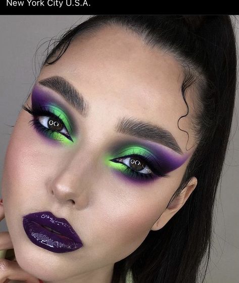 Bold Glitter Eye Makeup, Colorful Contour Makeup, Green And Purple Witch Makeup, Riddler Makeup Female, Pretty Beetlejuice Makeup, Beetle Juice Eye Makeup, Purple Face Paint Ideas, Purple Green Hair Color, Beetlejuice Female Makeup