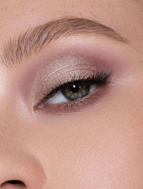 Pink Dress Makeup, Prom Eyeshadow, Etsy Nails, Light Pink Eyeshadow, Blue Eyeliner Makeup, Rosa Make-up, Prom Eyes, Pink Eyeshadow Look, Makeup Light