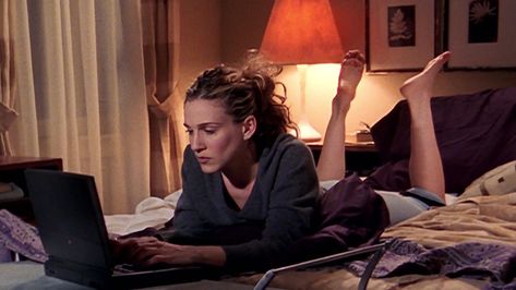 Carrie Bradshaw Laptop, Fall Film Aesthetic, Satc Aesthetic, Aesthetic Party, Uni Life, Party Girl, And Just Like That, Carrie Bradshaw, City Girl