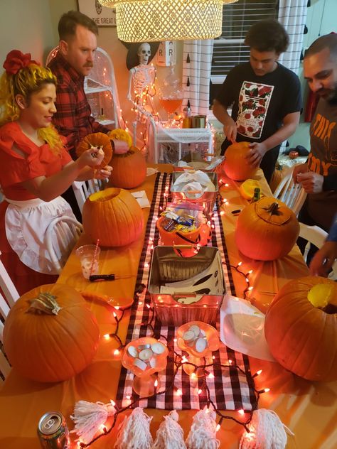 Pumpkin Carving Set Up, Pumpkin Painting Table Set Up, Carving Pumpkin Party, Pumpkin Carving Parties, Pizza And Pumpkin Carving Party, Pumpkin Carving Party Adults, Pumpkin Painting Party Adults, Pumpkin Carving Station, Kids Pumpkin Carving Party