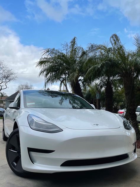 white interior | white exterior White Tesla Aesthetic, Tesla Model 3 White, White Tesla Model 3, White Tesla, Tesla Model 3, Tesla Car Models, Dr Car, Vision Board Pictures, Getaway Car