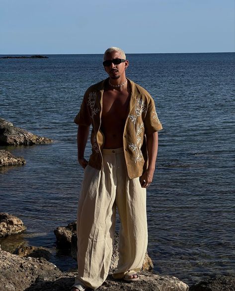 Hawaii Fashion Mens, Tropical Fits Men, Men Summer Outfit Casual Classy, Nicaragua Outfits, Beach Fits Men, Bali Outfit, Mens Wide Leg Pants, Vacay Fits, Outfits Bonitos