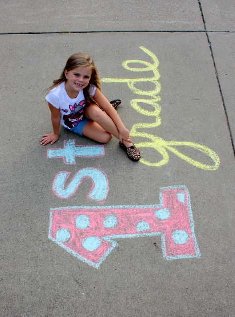 1st grade chalk photo first day of school 1st Day Of School Pictures, Chalk Photos, Kindergarten Pictures, First Day Of School Pictures, Back To School Pictures, Kind Photo, First Day School, Back To School Party, Preschool Graduation