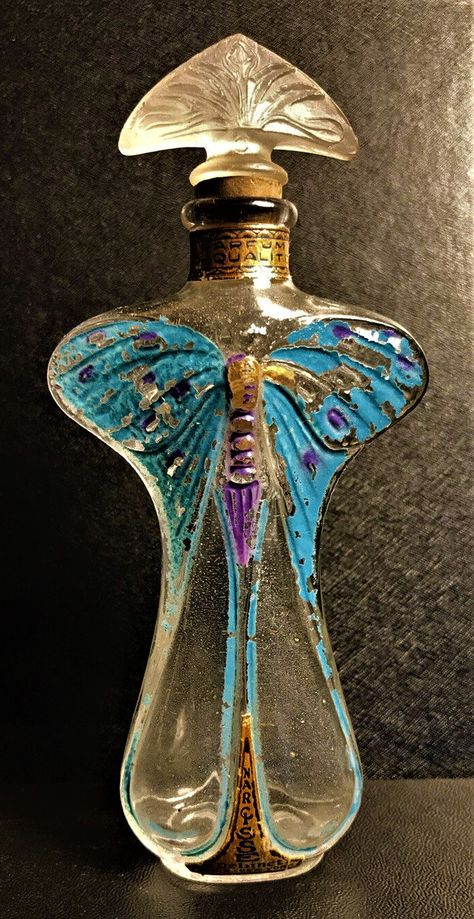 Vintage DeQualite Narcisse DeLinet Butterfly Perfume Bottle and frosted glass stopper with cork end, Paris, New York. Bejeweled Bottles, Butterfly Perfume, Perfume Company, Blown Glass Chandelier, Perfume Bottle Art, Glass Bottles Art, Beautiful Perfume Bottle, Antique Perfume Bottles, Beautiful Perfume