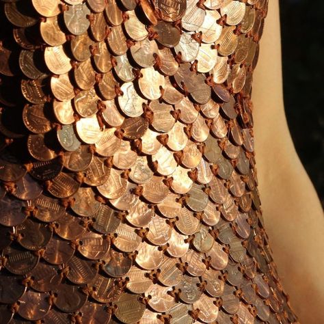 Chainmail Dress Made From 2,652 Pennies Is Both Battle And Date Night Ready - borninspace Crescent Shay, Vintage Inspired Cocktail Dress, Chainmail Patterns, Chainmail Dress, Coin Art, Dress Design Sketches, Dress Hairstyles, Wings Of Fire, Dress Out