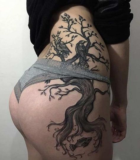 55 Butt Tattoo design - Creative sexy Booty tattoo ideas Tattoos For Women On Thigh, Hip Tattoo Designs, Samoan Tattoo, Tree Tattoo Designs, Hip Tattoos Women, Pieces Tattoo, Thigh Tattoos Women, E Tattoo, Tattoo Feminina