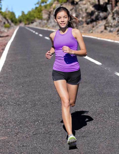 Best Running Gear, Running Pose, Person Running, Running Photos, Running Pace, Interval Running, Running Form, Marathon Training Plan, People Running