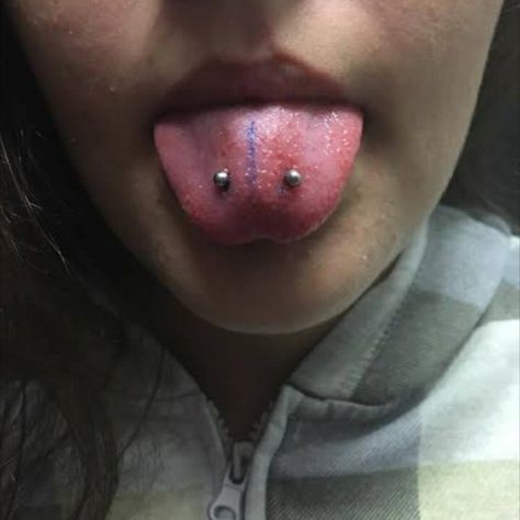 Piercing Na Lingua Scoop Piercing, Frog Eyes Piercing, Piercing Surface, Kawaii Logo, Double Tongue Piercing, Surface Piercing, Eye Piercing, Frog Eye, Body Glow