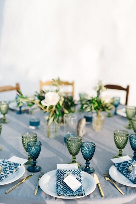 Glasses Table Setting, Wedding Decorations Table Settings, Beach Dinner, Glass Goblets, Tafel Decor, Boho Beach Wedding, Santorini Wedding, Beach Wedding Decorations, Wedding Pins