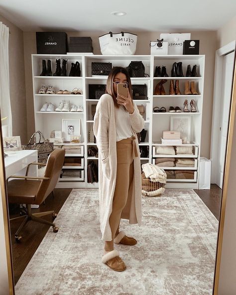 ALYSSA LENORE on Instagram: “I have zero intentions of leaving the house today. 😌 PS. You can find out where everything in the cloffice is from on www.alyssa-…” Office And Vanity Room Combo, Cloffice Ideas Room Closet, Office And Closet Combo Room, Spare Bedroom Into Walk In Closet, Closet And Office Combo, Flex Room Ideas, Spare Bedroom Closets, Spare Room Closet, Cloffice Ideas