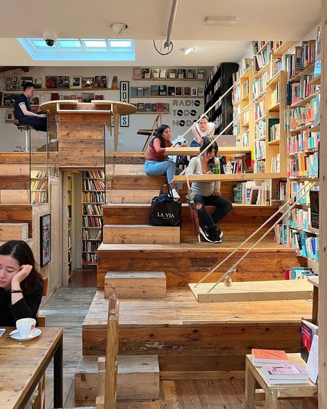 Library And Coffee Shop, Cute Book Store, Gothic Bookstore, Coffee And Book Shop, Library Cafe Aesthetic, Book Shop Design, Coffee Book Shop, Book Store Cafe, Bookstore Design