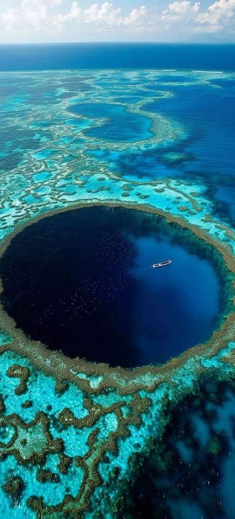 Belize Blue Hole, Great Blue Hole Belize, Ancient Greek Buildings, Blue Hole Belize, Great Blue Hole, Liberty New York, Aerial Photos, Roman City, Blue Hole