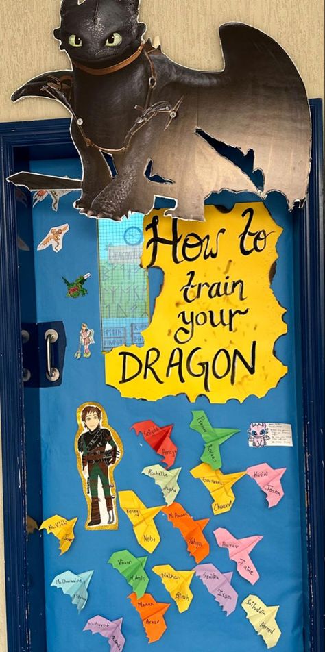 Dragon Classroom, Dragon Classes, Dragon Stuff, Class Door, School Doors, Elementary Classroom Decor, Classroom Board, Door Murals, School Room