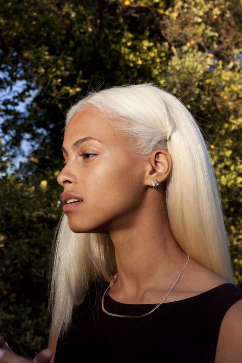 Pinterest@princess pooh✨ Modern Targaryen, Acids Skincare, Hair Colorful, Biracial Hair, Remy Human Hair Weave, Hair Blond, Curly Weaves, Straight Hair Bundles, Brazilian Straight Hair