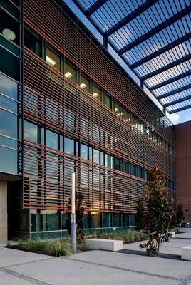 Medical Center Architecture, Shading Device, Healthcare Architecture, Sam Houston, Hospital Design, Medical Design, Healthcare Design, Glass Facades, Brick Building