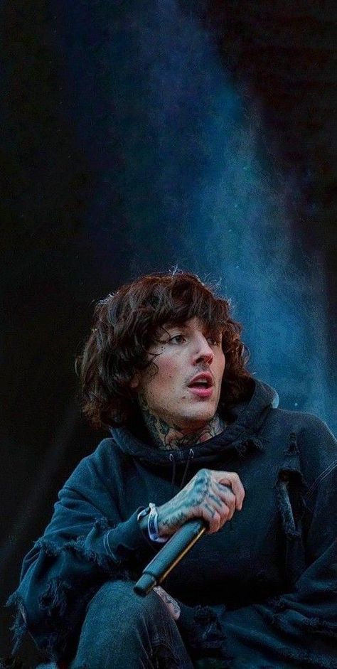 Oil Sykes Wallpaper, Bring Me The Horizon Oliver Sykes, Oliver Sykes Wallpaper Aesthetic, Oli Sykes Aesthetic, Oliver Sykes Aesthetic, Oly Sykes, Bmth Wallpaper Aesthetic, Metalcore Wallpaper, Oli Sykes Wallpaper