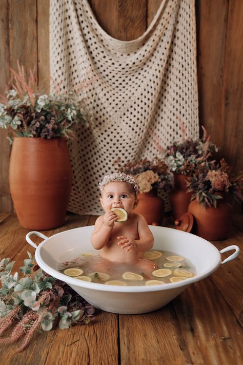 Baby Milk Bath Pictures, Baby Milk Bath Photoshoot, Milk Bath Photography Baby, Floral Cake Smash, Baby Milk Bath, Milk Photography, Photography Studio Decor, Bath Pictures, Milk Bath Photography