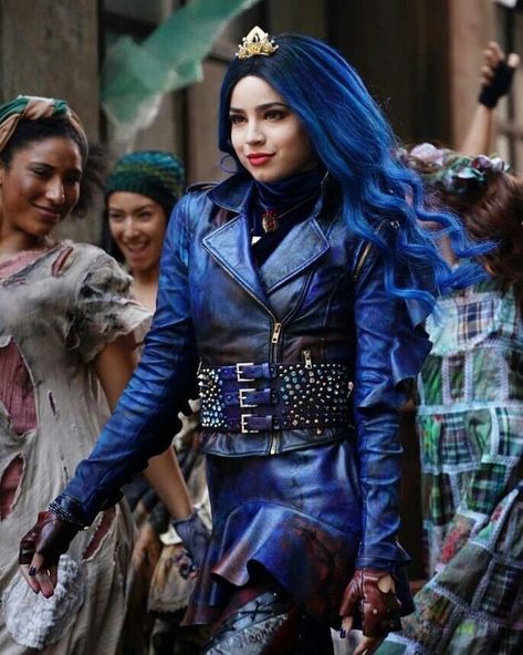 #sofiacarson #descendants Uma Descendants, Descendants Disney, Descendants Pictures, Estilo Blair Waldorf, Evie Descendants, Descendants Costumes, Sophia Carson, Disney Descendants Movie, Descendants Characters