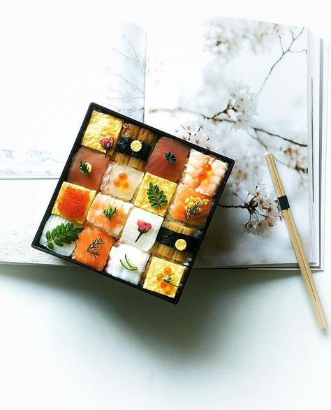 ‘Mosaic Sushi’ Trend From Japan Turns Lunch Into Edible Works Of Art New Food Trends, Sushi Burger, Sushi Cake, Japanese Food Bento, Sushi Art, Japanese Bento, Japanese Sushi, Japan Food, Food Trends