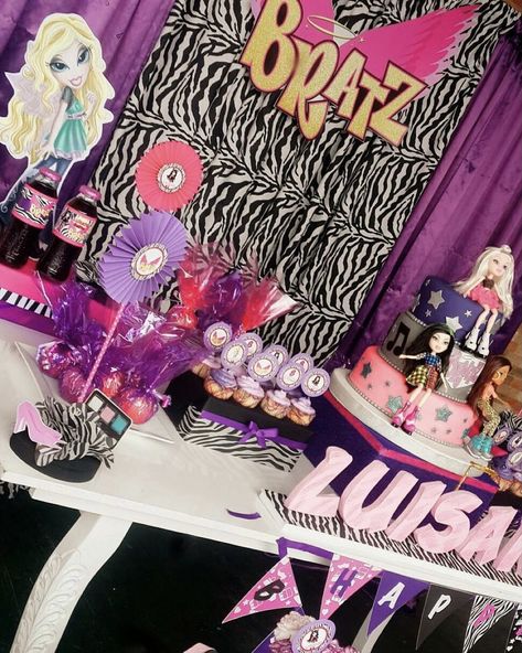 Bratz Table Decor, Bratz Birthday Decorations, 2000s Centerpiece Ideas, Bratz 30th Birthday Party, Baby Bratz Birthday Party Ideas, Bratz Themed Birthday Party Decorations, Brats Birthday Party Ideas, Bratz Adult Party, Bratz Birthday Party Ideas Decoration