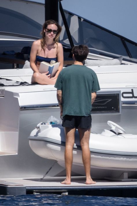 Harry And Olivia, Gemma Styles, On A Yacht, Solo Music, A Yacht, Harry Styles Pictures, Olivia Wilde, Back Muscles, Harry Edward Styles