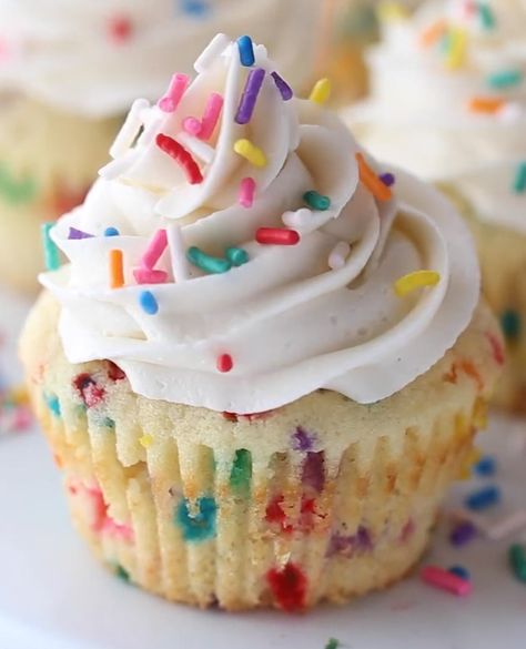 Funfetti Cupcakes Caramel Cupcakes Recipe, Angel Food Cake Cupcakes, Homemade Funfetti Cupcakes, Carrot Cupcake Recipe, Easy Salted Caramel, Lemon Raspberry Cupcakes, Boston Cream Cake, Angel Food Cupcakes, Raspberry Buttercream Frosting