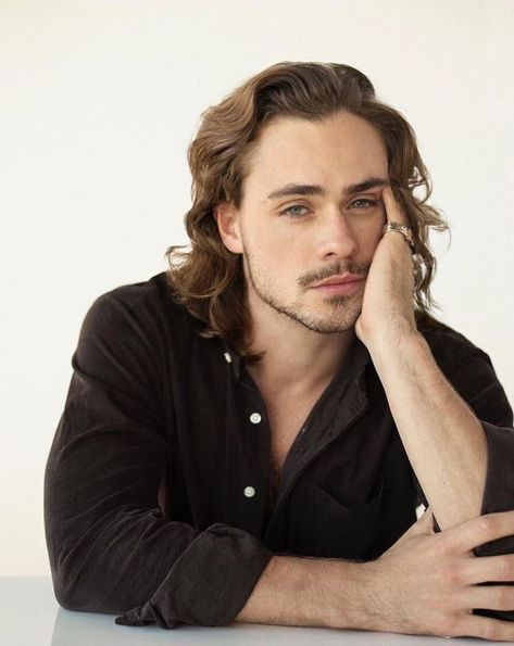 2014 Harry Styles, Natural Long Hair, Akali League Of Legends, Dacre Montgomery, Long Hair Styles Men, Messy Hairstyles, Hair Goals, Stranger Things, Mens Hairstyles