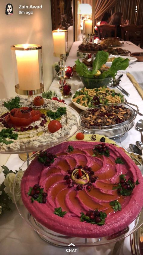 Lebanese Food Table, Middle Eastern Table Setting Dinner Parties, Moroccan Food Table, Arab Dinner Table, Arab Food Table, Food Set Up, Catering Food Displays, Catering Ideas Food, Party Food Buffet