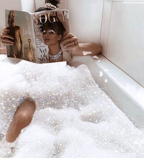 How else does one hide from the heat!?🥵🛁🫧 Goddess Vibes, Hotel Inspiration, Business Woman Successful, Luxury Lifestyle Women, Rich Girl Aesthetic, Girl Boss Motivation, Rich People, Successful Women, Bath Tub